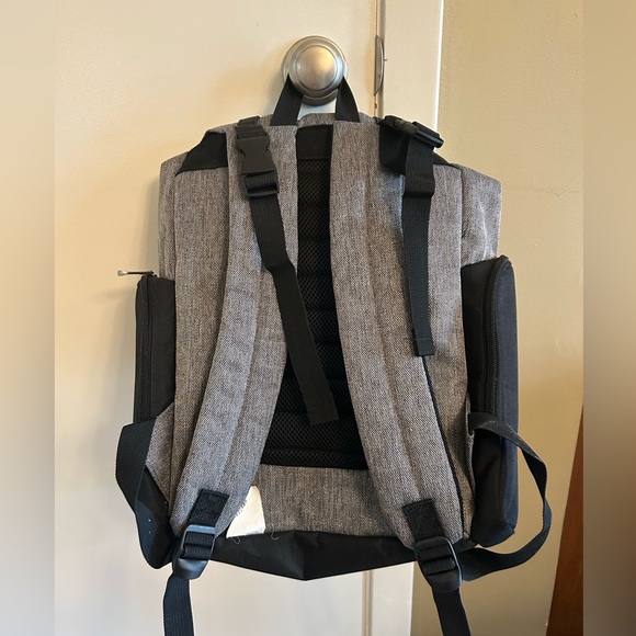 Eddie Bauer first adventure, diaper bag excellent condition - Picture 3 of 5